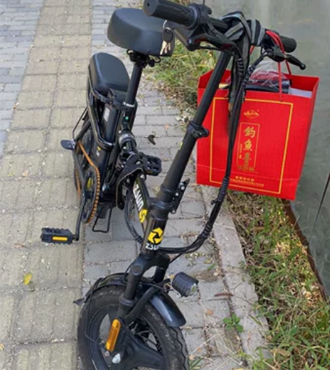 可小刀 6月的车 没怎么骑所以车链上锈 续...