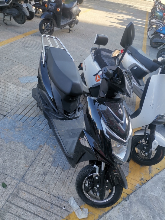 全新，不到一月的新车，里程表骑了200公里...