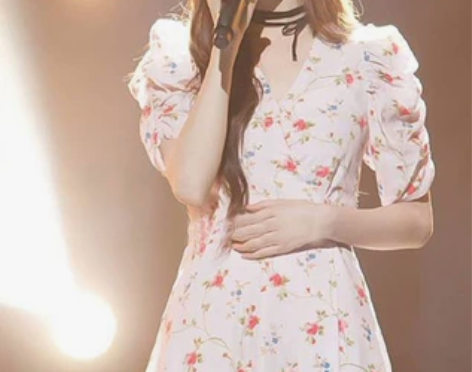 裴秀智同款v领泡泡袖法式甜美碎花粉色连衣裙...