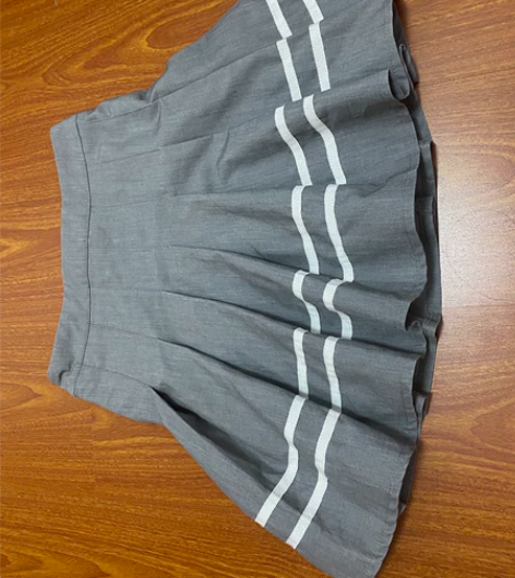 学生裙，尺码是155，有内衬，适合100斤...