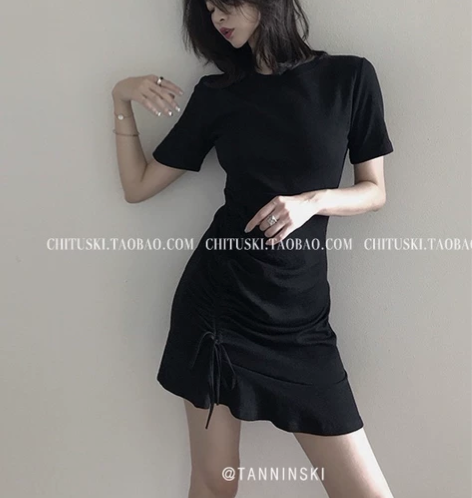 黑色连衣裙女新款裙子气质修身鱼尾裙褶皱包臀...