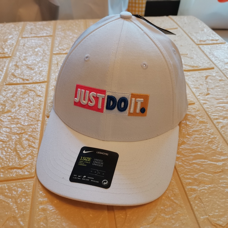 耐克Nike纯白色JDI棒球帽，全新带吊牌...