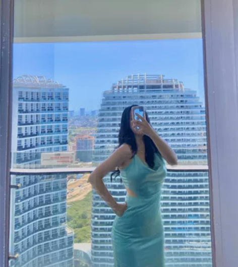 荡领高端光泽感缎面包臀裙露背绑带性感收腰吊...