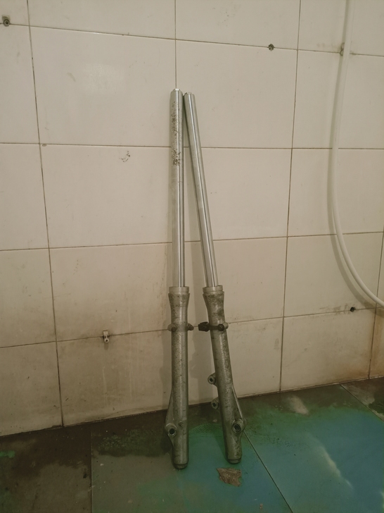 大白菜前减震不漏油