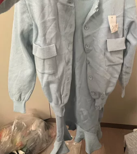 全新 蓝色 针织 鱼尾裙 两件套  有点皱...