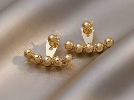 之前工作室不开了，还剩余几个款的耳饰！ 这...