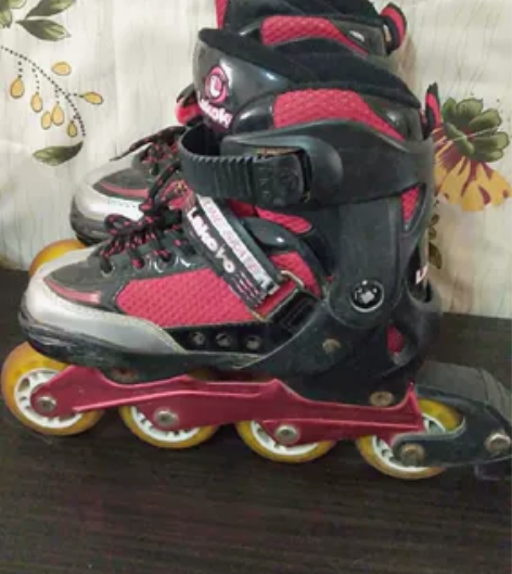 儿童专业轮滑鞋,结实,稳当,安全。网上百拾...