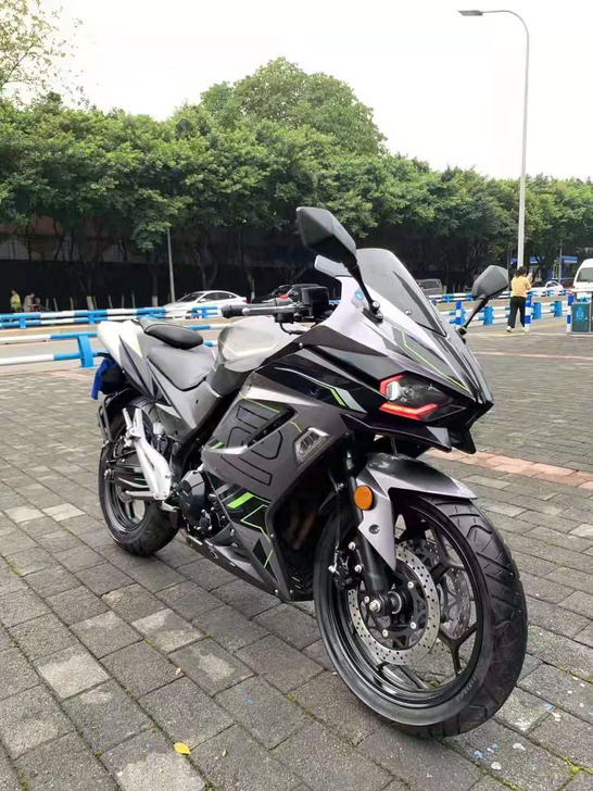 新货上架车子新的很