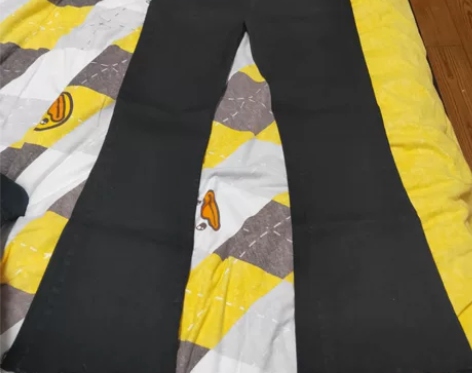 黑色牛仔裤 这条是喇叭裤版型微辣非常修饰腿...