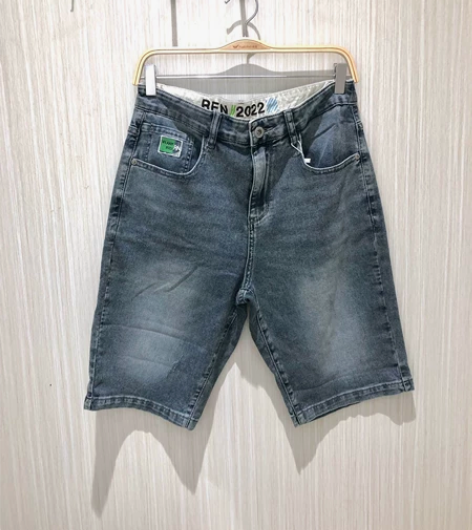 快鱼全新牛仔短裤换季处理 尺码只有一条31...