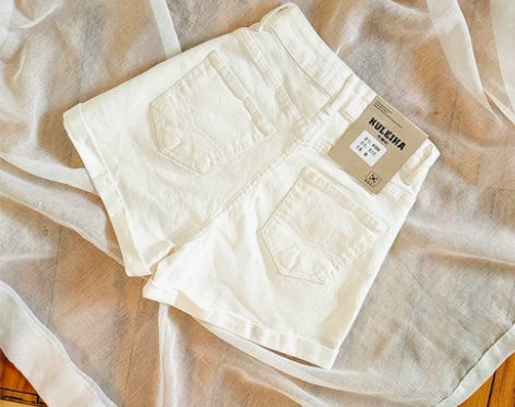 2021夏季新款米白色牛仔短裤女ins显瘦...