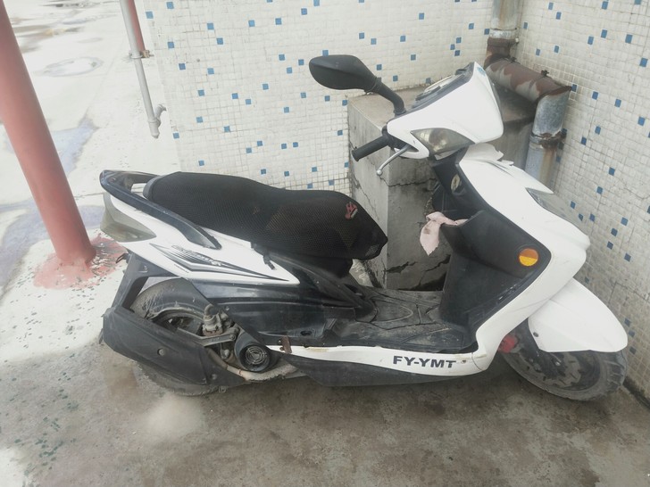 图片上的叫什么雅马哈摩托车，我也忘了