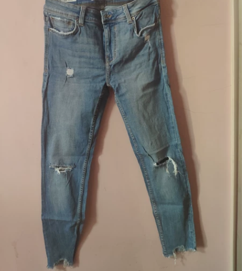 Bershka破洞牛仔裤,36码,八成新,...