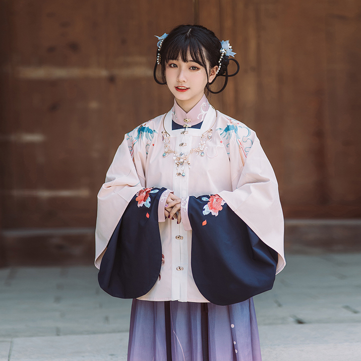 汉尚华莲 新旧程度 ：全新 有吊牌尸体