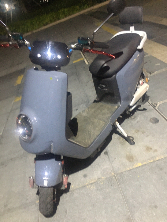 6月份的车,很新,上绿牌,可以跑70-80...