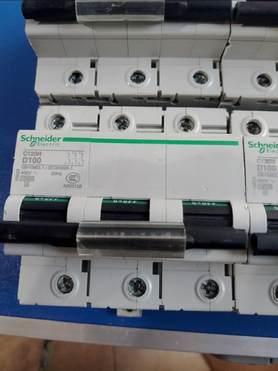 施耐德c120h空气开关  断路器3p空开...