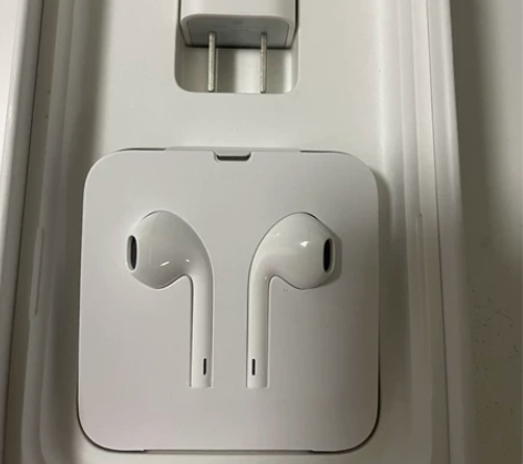 苹果有线耳机加充电头，全新，XR闲置，一套...