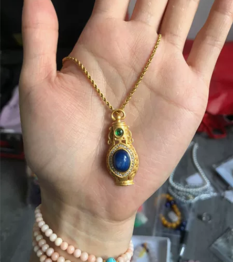 蓝晶石减肥神石宝瓶吊坠，尺寸蛮大的。宝瓶寓...