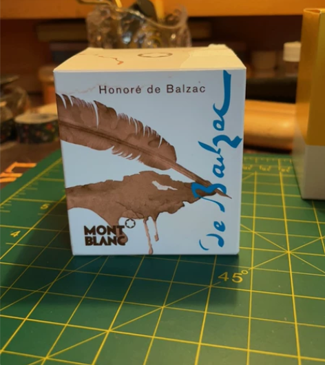 全新的万宝龙巴尔扎克墨水，盒子顶上有破皮，...