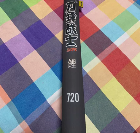 出一支朋友送的生日礼物海明威刀锋战士精英版...