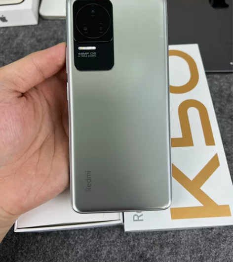 红米K50 12256G，官方在保到明年6...