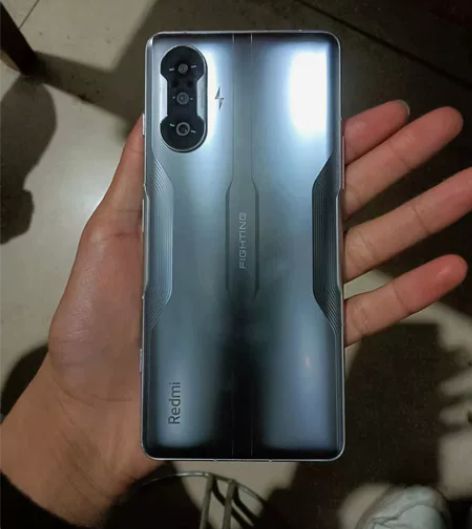 红米K40游戏增强版。12+256. 边框...