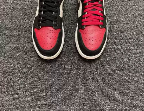 aj1黑红脚趾 43码 成色不错 1099...