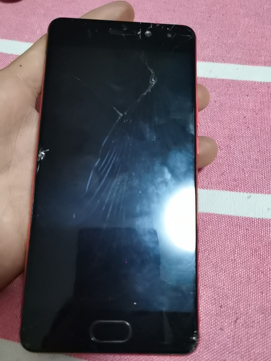 魅族pro7 闲置了 外玻璃碎 触摸没事