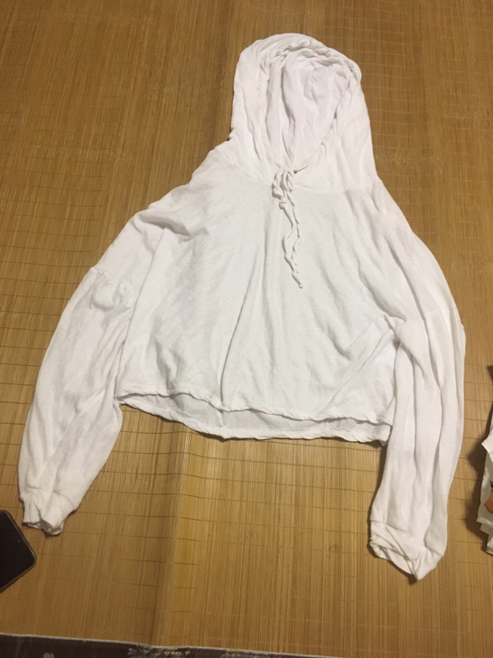 连帽短款防晒衣。五件包邮。没有瑕疵。