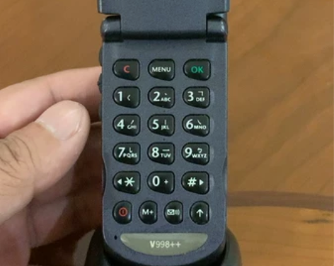 摩托罗拉翻盖998++手机，极品成色，没有...