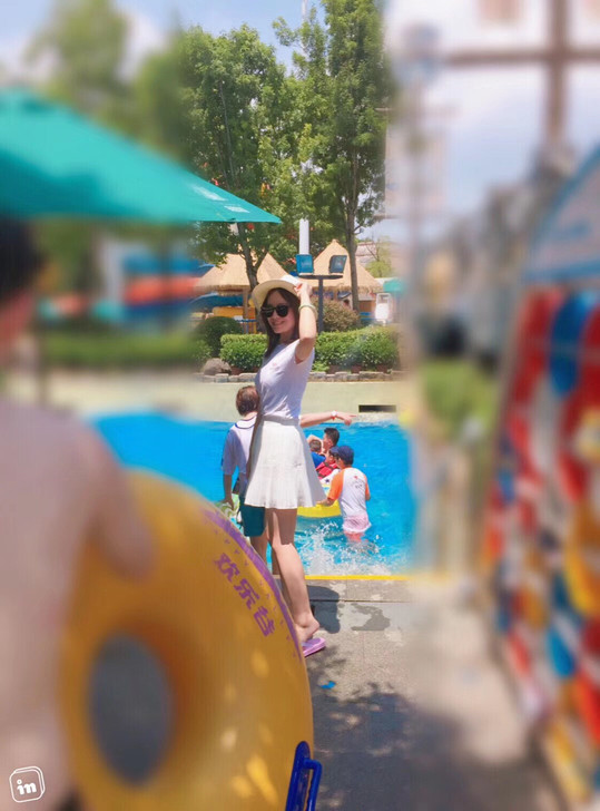 IT白色短袖+白色百褶裙