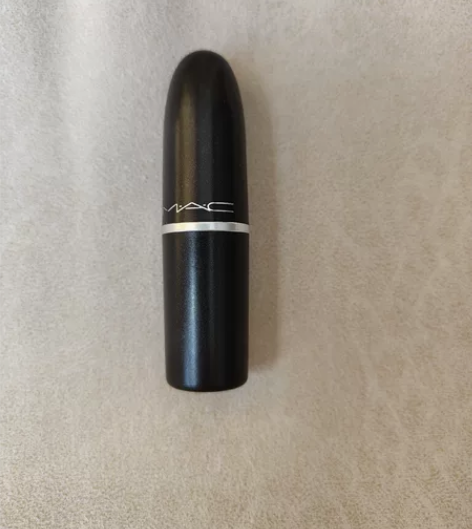 mac魅可口红牛血色，买了将近两年，口红太...