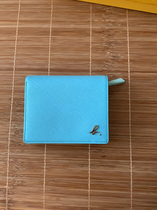 Agnes b 钱包，几乎全新。