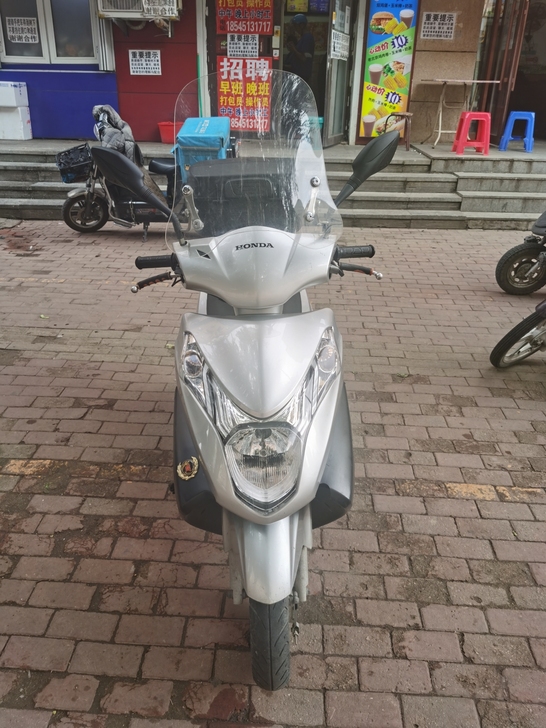 五羊本田酷影125机器动力嘎嘎的