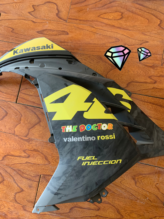 忍者250大板。左边的。比较脏没擦。全新。