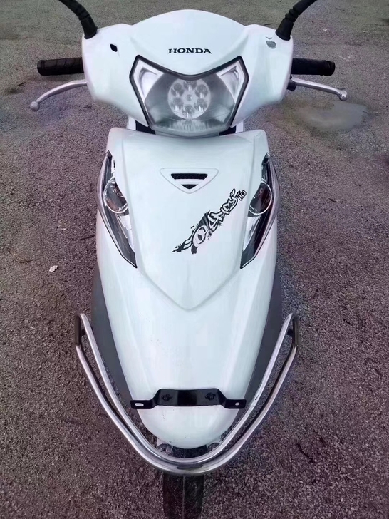 原装正品五羊本田三代优酷电喷110cc 白...