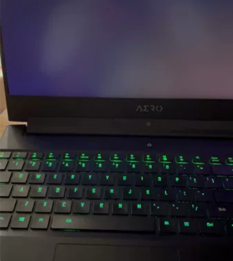 炫彩技嘉赢刃15 i7-8750H，GTX...