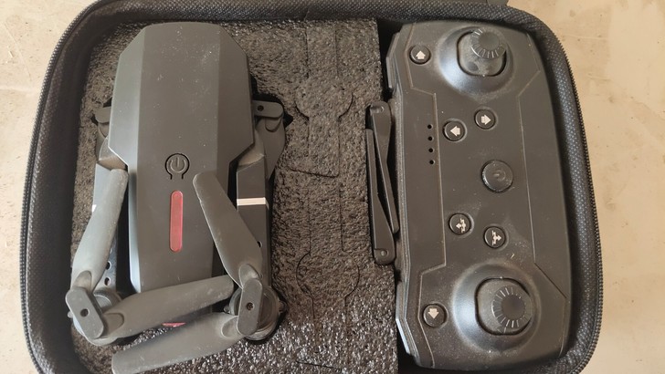 小孩能玩的无人机，可航拍  带两块电池  ...