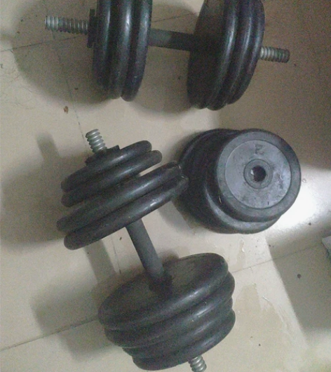 健身锻炼  哑铃2组  太重物品，仅限自提...