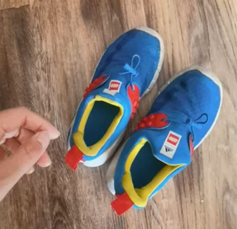 Adidas阿迪和乐高联名款运动鞋，男童鞋...