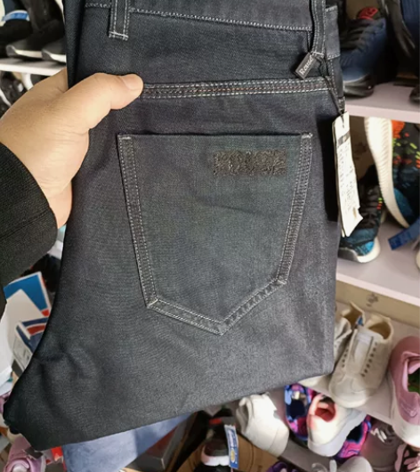 全新男士牛仔裤秋冬款31码 感兴趣的话点“...