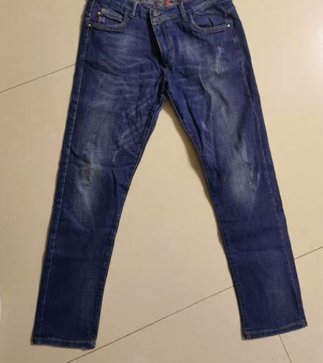 男士牛仔裤 蓝色 不绷紧 由于本人不爱穿牛...