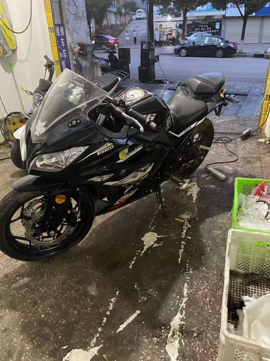 250大跑车，裸车一张，无证无牌