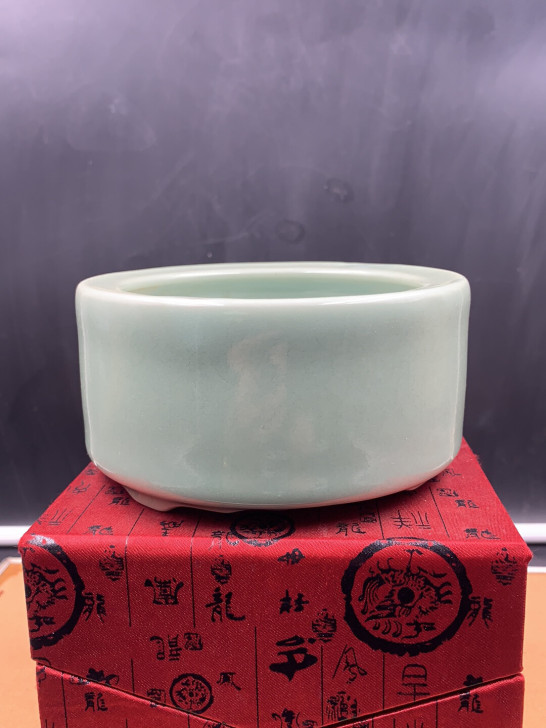 清代粉青釉三足笔洗