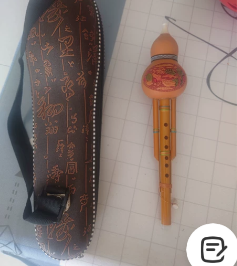 几乎全新的葫芦丝，只吹过几次。 感兴趣的话...