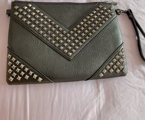 手拿包全新。 感兴趣的话点“我想要”和我私...