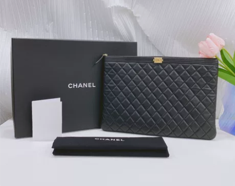 Chanel香奈儿黑金荔枝皮手拿包，98新...