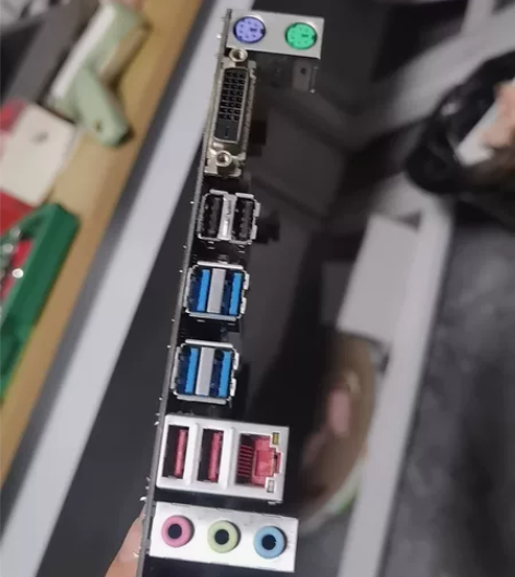 华硕b150m ddr4 包邮价 要两热管...