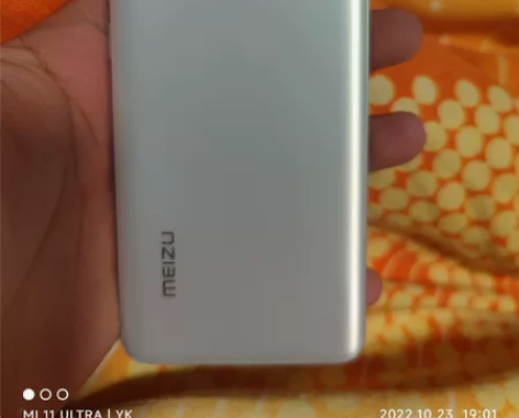 踏雪白魅族18白面板顶配 送手机壳。手机膜...