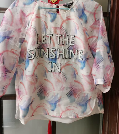 夏季彩色衣服,实物很漂亮,比图片颜色亮,纯...